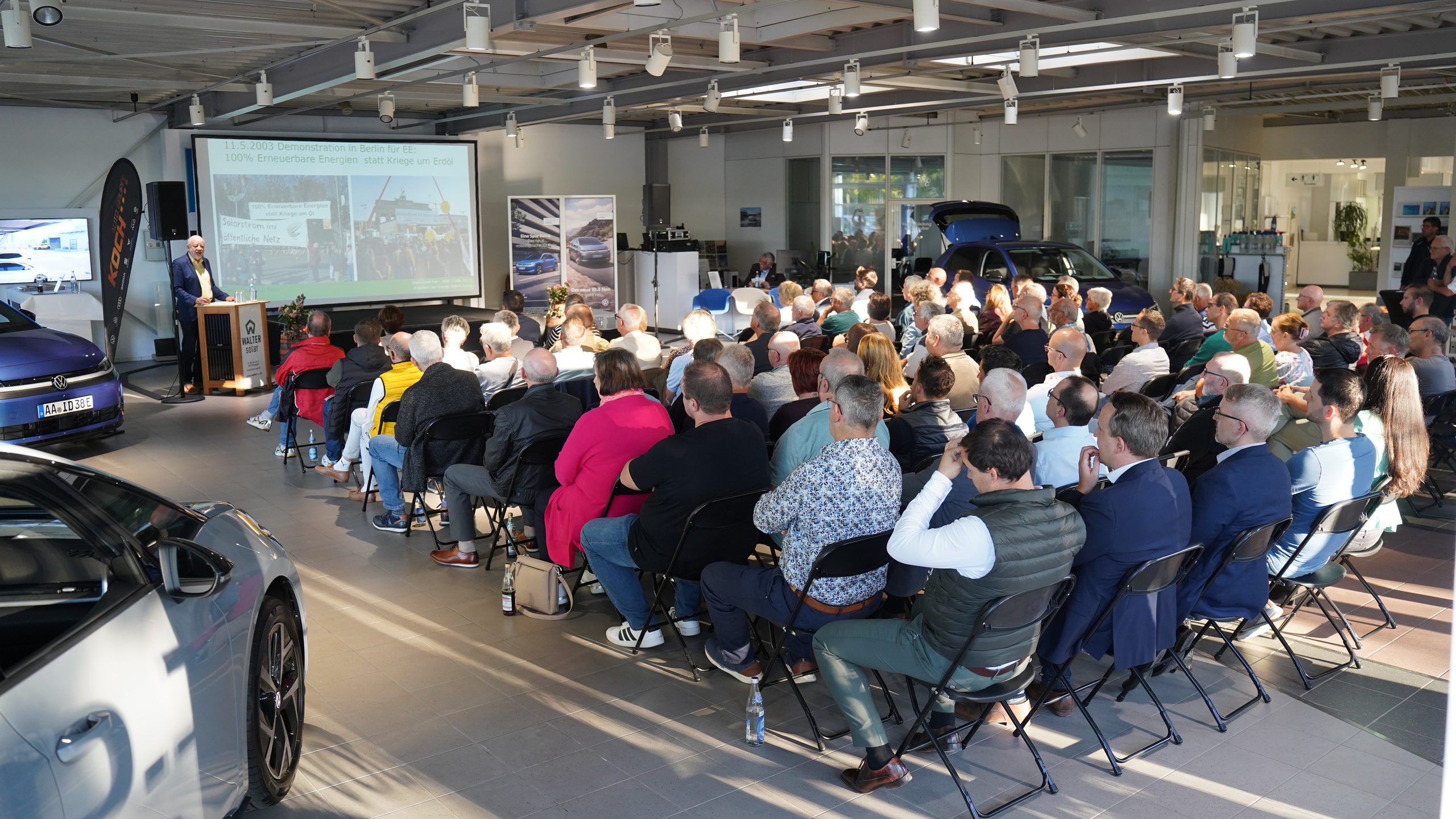 Publikum 8. Energieforum vor Ort Koch BAG Autohaus